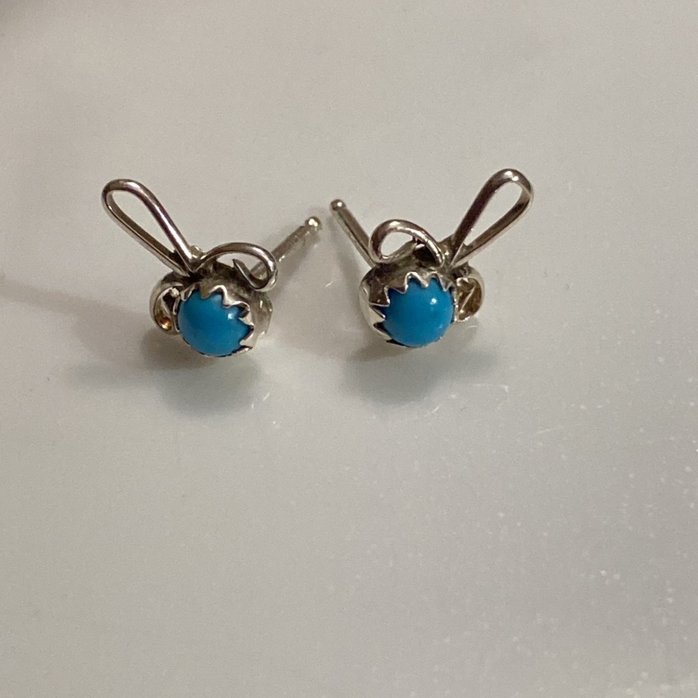 Sterling silverβ turquoise filigree stud earrings